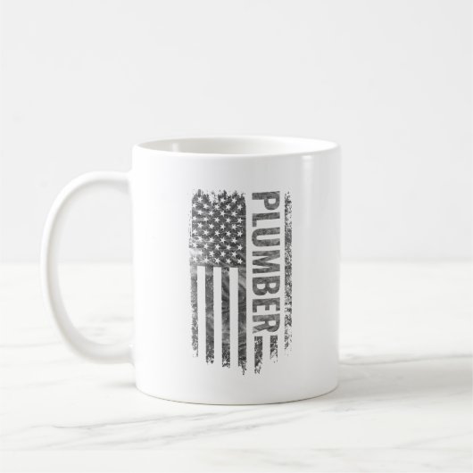 Plumber USA Flag Distressed design コーヒーマグカップ (左)