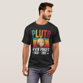 Pluto 9th Planet Never Forget Astronomy Solar Syst Tシャツ (正面フル)