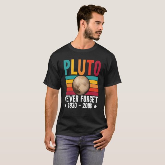 Pluto 9th Planet Never Forget Astronomy Solar Syst Tシャツ (正面フル)