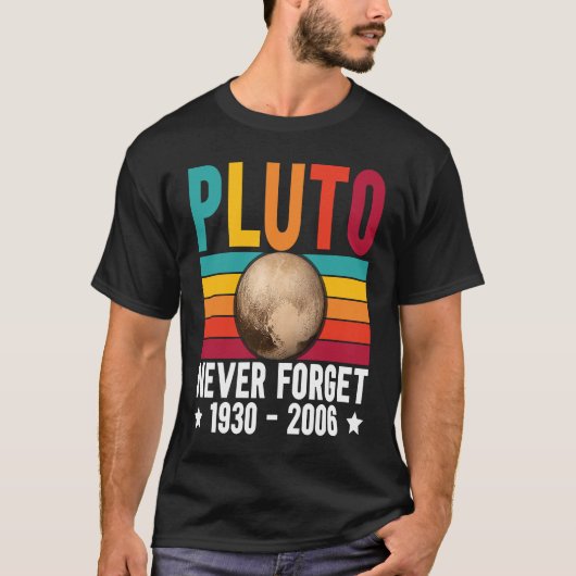 Pluto 9th Planet Never Forget Astronomy Solar Syst Tシャツ (正面)