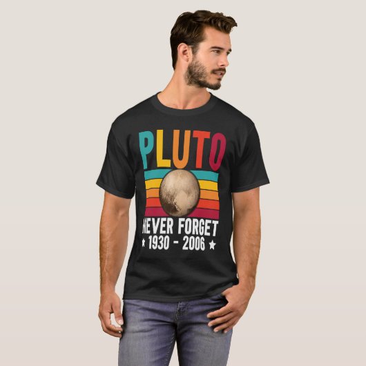 Pluto 9th Planet Never Forget Astronomy Solar Syst Tシャツ (正面フル)