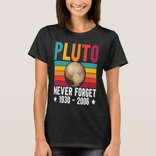 Pluto 9th Planet Never Forget Astronomy Solar Syst Tシャツ (正面)