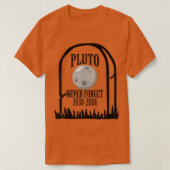Pluto Never Forget Astronomy Funny science gift fo Tシャツ (デザイン正面)