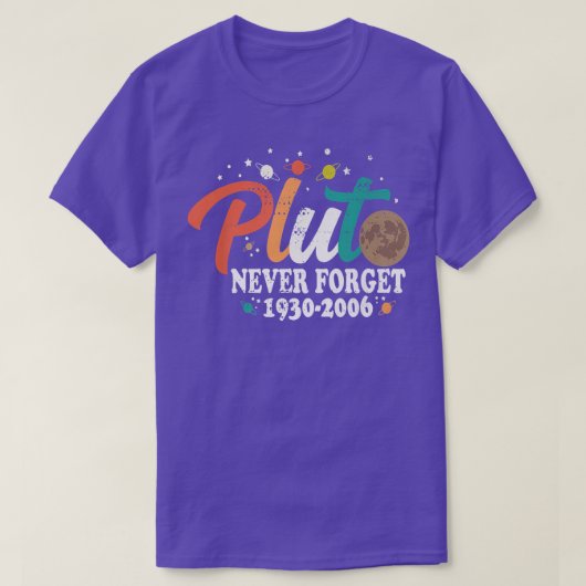Pluto Never Forget Funny Space Science Astronomy S Tシャツ (デザイン正面)