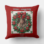 Poinsettia on Red Throw Pillow クッション (裏面)