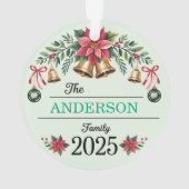 Poinsettia Wreath Bells Family Name 2025 Christmas オーナメント (裏面)