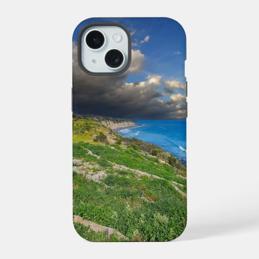 Point Dume上の強力な雲 iPhone 15ケース (裏面)