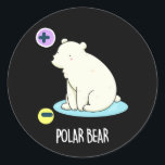 Polar Bear おもしろい Science Pun Dark BG ラウンドシール<br><div class="desc">Polar Bear おもしろい Science Punは電柱を持つ可愛いホッキョクグマを特徴としている。おもしろいホッキョクグマとパンストを愛する家族や友人のためのパンプギフト。</div>