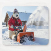 Polar Bear Pushing a Snowblower マウスパッド (正面)