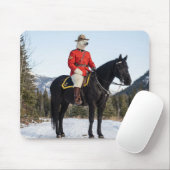 Polar Bear RCMP Corporal On Horseback マウスパッド (マウス)
