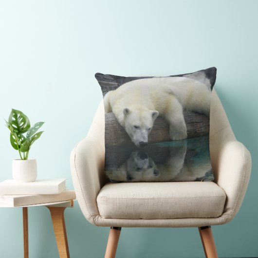 Polar Bear Reflections – 白Polar Bear クッション (椅子)