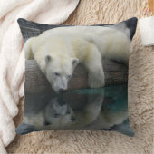 Polar Bear Reflections – 白Polar Bear クッション (ブランケット)