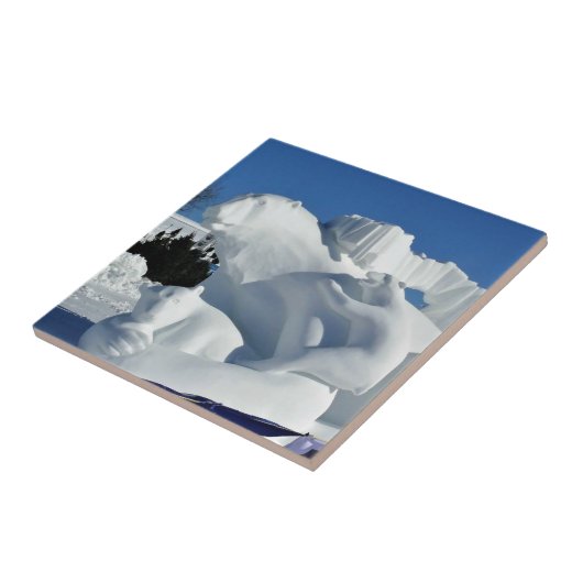 Polar Bear Snow Sculpture（カナダ、ケベック州） タイル (側面)