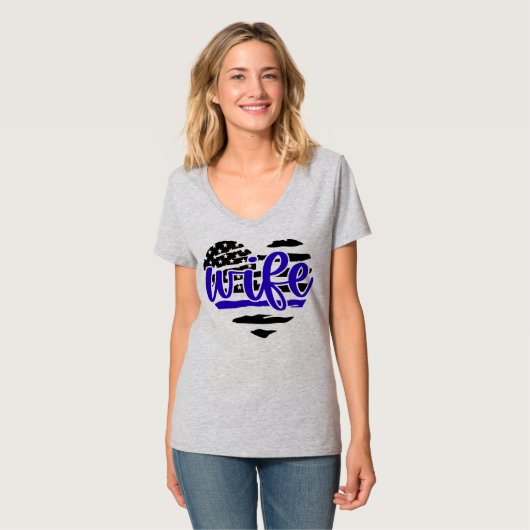 Police Wife Thin Blue Lineハート女性のTシャツ Tシャツ (正面フル)