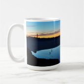 Ponceの入口のビーチの突堤3の鳥の青のマグ コーヒーマグカップ (左)