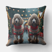 Poodle Dogs Christmas Snow Holiday  クッション (裏面)