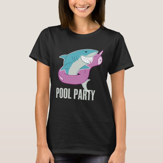 Pool Party  Shark Unicorn Fishing Tシャツ (正面)