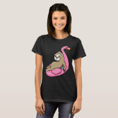 Pool Side Beach Top Cute Sloth Relaxing In Pool Dr Tシャツ (正面フル)