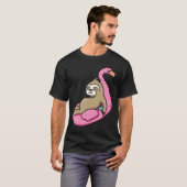 Pool Side Beach Top Cute Sloth Relaxing In Pool Dr Tシャツ (正面フル)