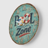 Pool Zone Vintage Poolside Beach House ラージ壁時計 (傾斜)