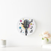 Pop microphone with colorful stars and music notes ラウンド壁時計 (ホーム)