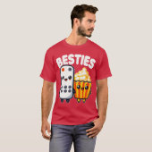 Popcorn And Remote Control Besties Funny Movie fam Tシャツ (正面フル)