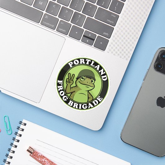Portland Frog Brigade Sticker シール (ノートパソコンとiPhone)