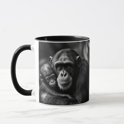 Portrait émouvant d’un chimpanzé et de son bébé. マグカップ (左)