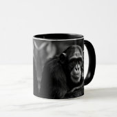 Portrait émouvant d’un chimpanzé et de son bébé. マグカップ (正面右)
