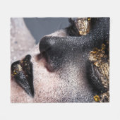 Portrait Gold Black Artistic Makeup Luxury Beauty フリースブランケット (正面(横))
