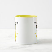 Portrait stylisé noir et jaune d'une jeune femme. マグカップ (中央)