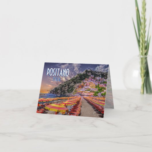 Positanoのビーチのイタリアの崖によってはアマルフィの日没が家へ帰ります カード (正面)