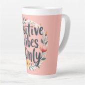 Positive Vibes Only Floral Wreath Design カフェラテマグ (右アングル)