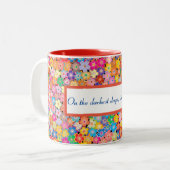 Positivity Mag – 最も暗い日で、明るく輝く ツートーンマグカップ (正面左)