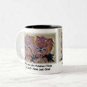 Potatoeの破片のヨークシャーテリア ツートーンマグカップ (正面左)