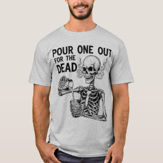 Pour One Out for the Homies Skeleton Drinking Funn Tシャツ