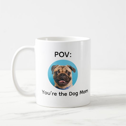 POV You’re the Dog Mom Pug Design コーヒーマグカップ (左)