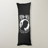 POW MIA フラグ：ベトナム戦争、WW2の行方不明兵 ボディピロー (裏面 (縦))