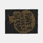 Power In Every Strand Afroプライドシール フリースブランケット (正面(横))