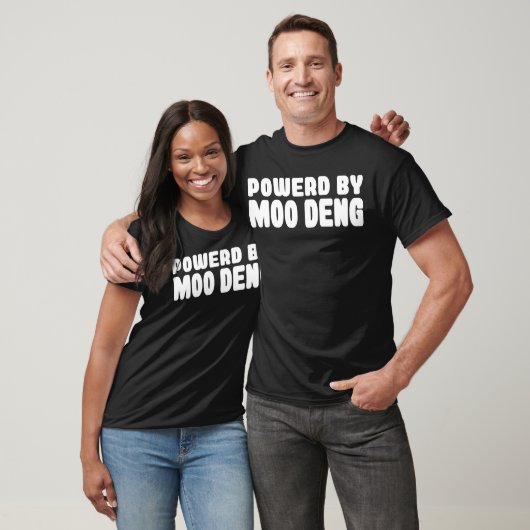 Powerd By Moo Deng  Tシャツ (ユニセックス)