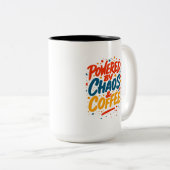 Powered by Chaos and Coffee Funny Tee ツートーンマグカップ (正面右)