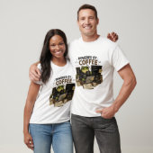 Powered by Coffee 面白いプログラマーTシャツ | カエル Tシャツ (ユニセックス)