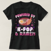 Powered by K pop and Ramen Kpop Kawaii Anime Gift  Tシャツ (デザイン正面)