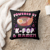 Powered by Kpop and Ramen Kpop Kawaii Anime Gift G クッション (ブランケット)