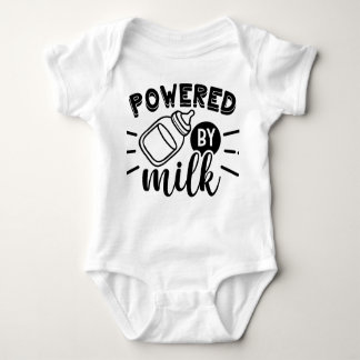 Powered by Milkベビーボディスーツ – おもしろい Baby Shower ベビーボディスーツ