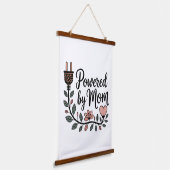 Powered By Mom 吊り下げ型タペストリー (傾斜あり)