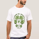 Powered by Shamrock Luck Irish Green St Patrick's  Tシャツ (正面)