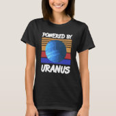 Powered By URANUS Retro Solar System Planet Design Tシャツ (正面)