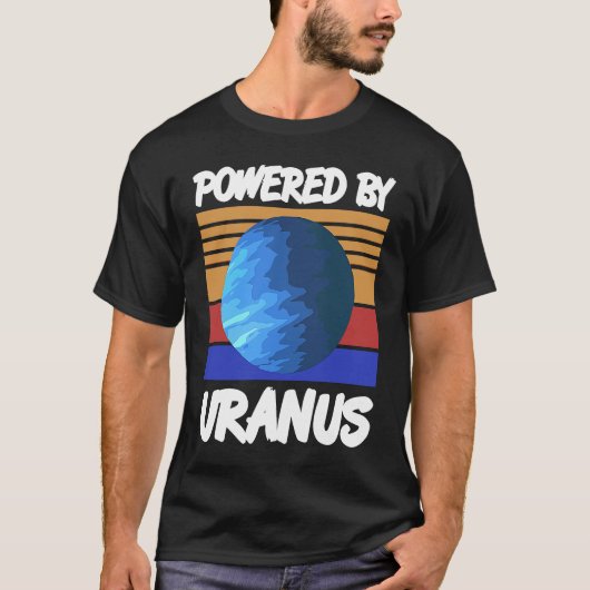 Powered By URANUS Retro Solar System Planet Design Tシャツ (正面)