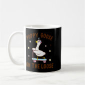 Ppy Goose On The Loose Funny Birthday Matching Fam コーヒーマグカップ (左)